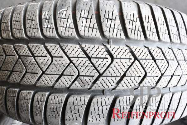 Pirelli Sottozero Serie3 245/45 R18 100V Winterreifen DOT 2023 6,5mm