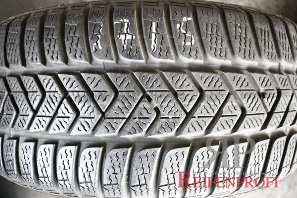 Pirelli Sottozero (Serie3) 225/40 R18 92H Winterreifen DOT 2017 5mm