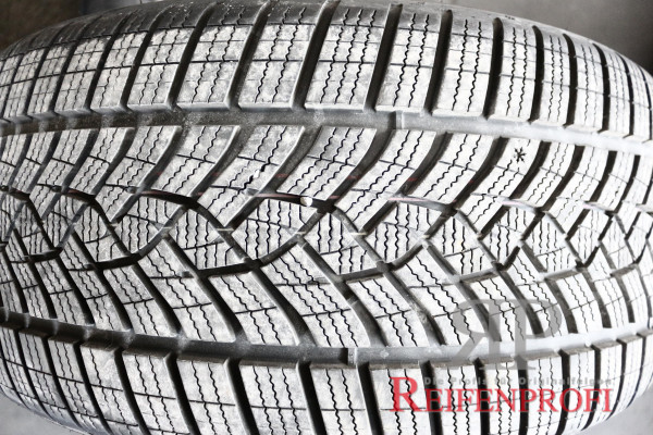 Goodyear Ultra Grip Performance + 255/40 R19 100V Winterreifen DOT 2022 6,5mm FSS